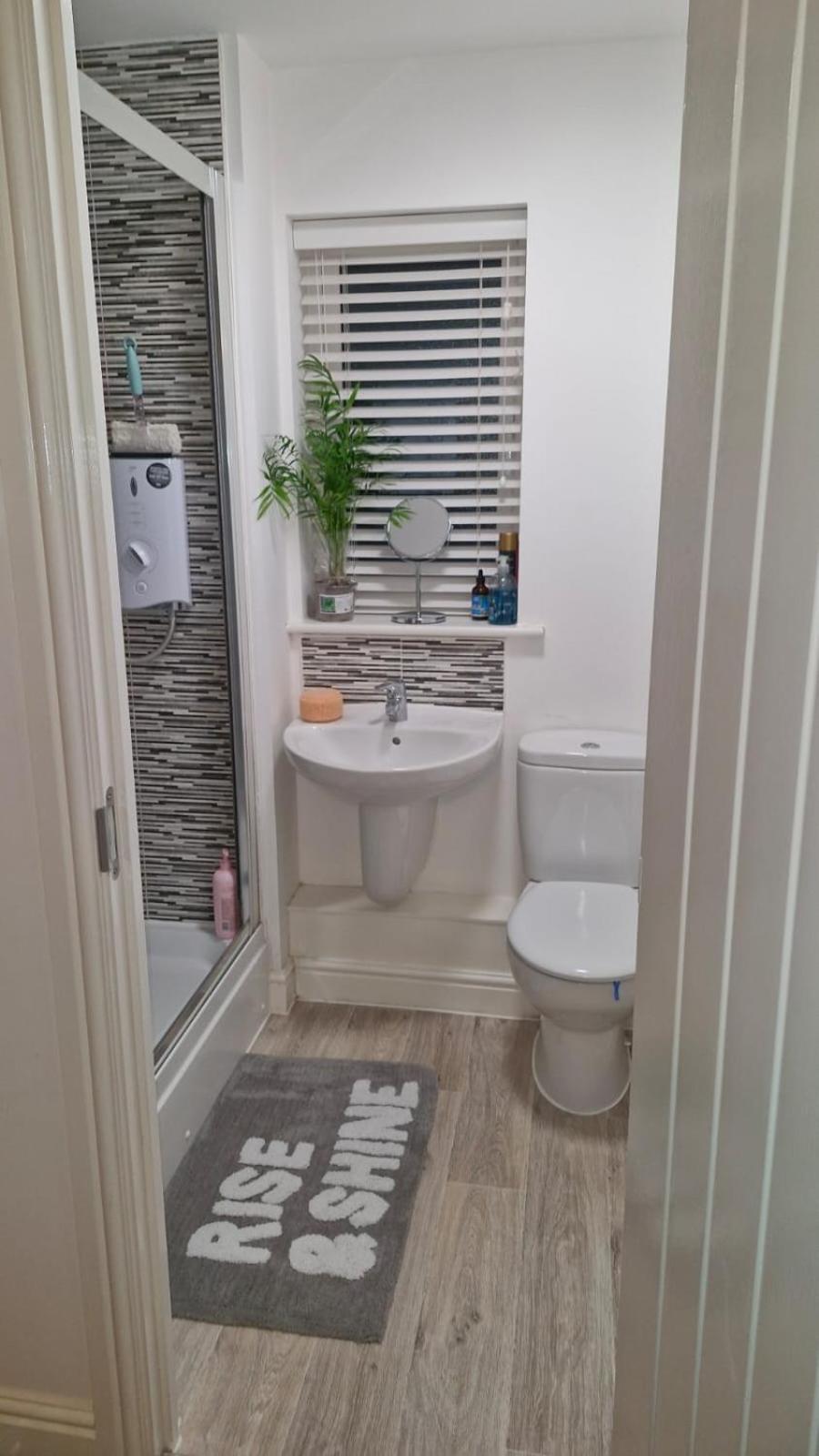 Modern Double Room With En-Suite, Parking & Fast Wifi - Close To Beach แซนด์เกต ภายนอก รูปภาพ